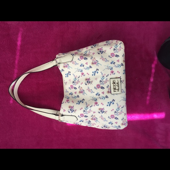 Nicole Purse - Picture 4 of 6